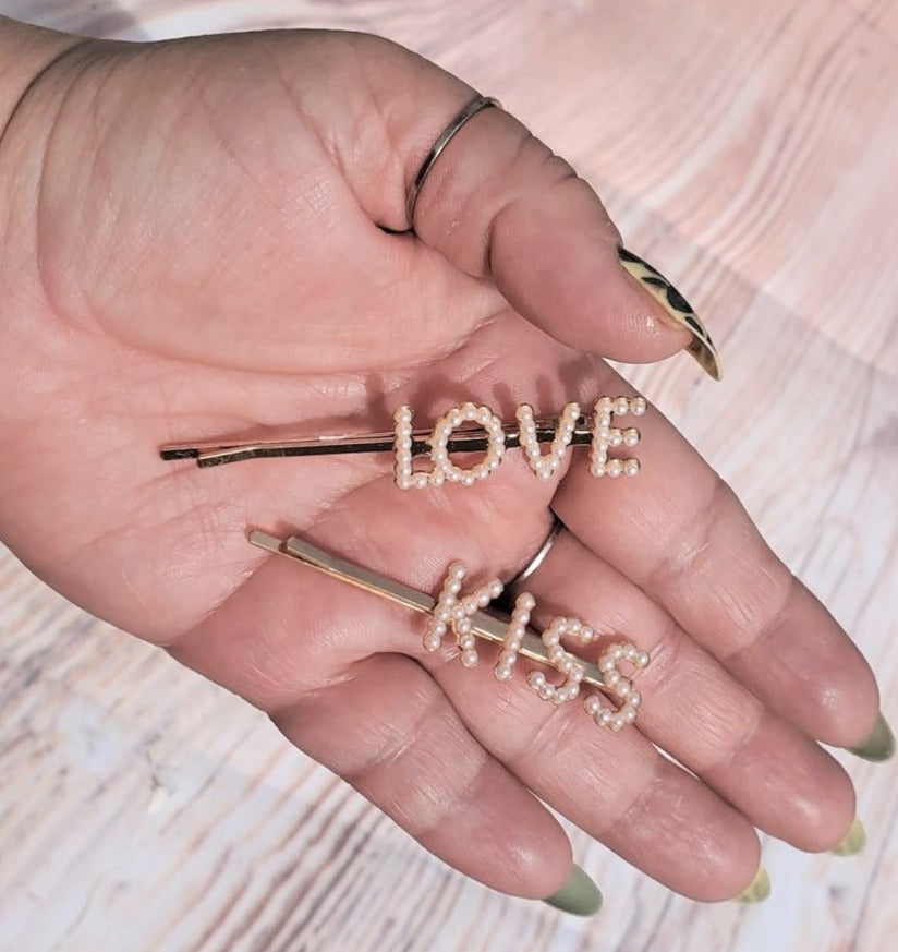 LOVE & KISS Pearl Hair Clip