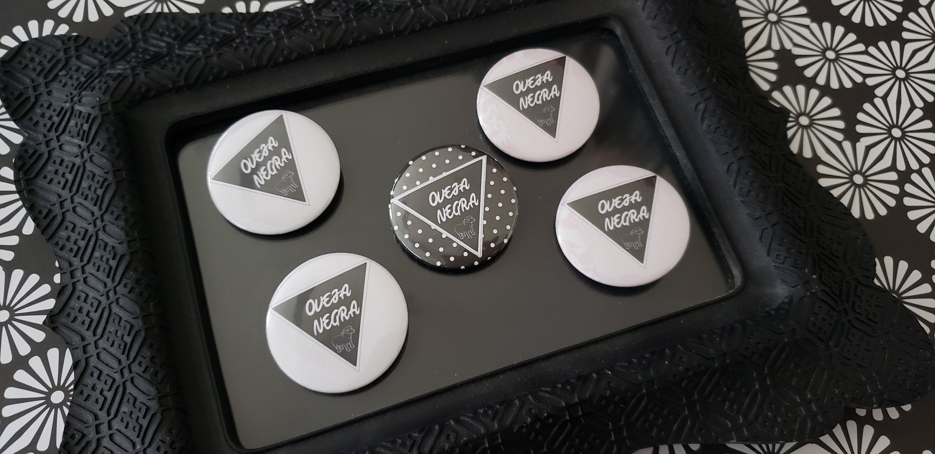 OVEJA NEGRA! Black Sheep Pin Button 1.5"