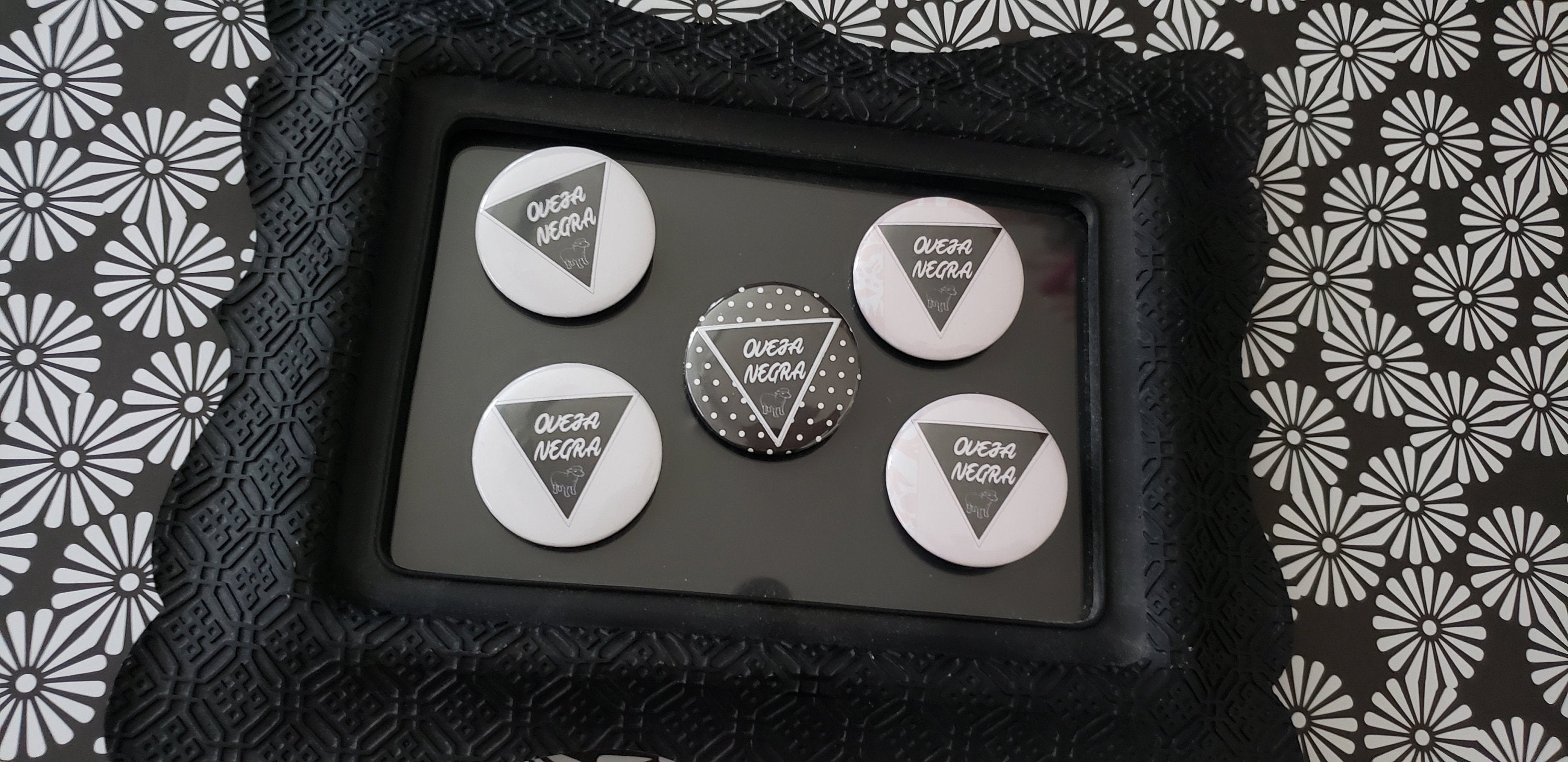 OVEJA NEGRA! Black Sheep Pin Button 1.5"