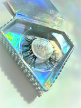 Load image into Gallery viewer, &quot;VIP&quot; Wispy 3D Cruelty Free Lashes
