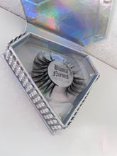 Load image into Gallery viewer, &quot;Blanca Nieves&quot; Wispy 3D Cruelty Free Lashes

