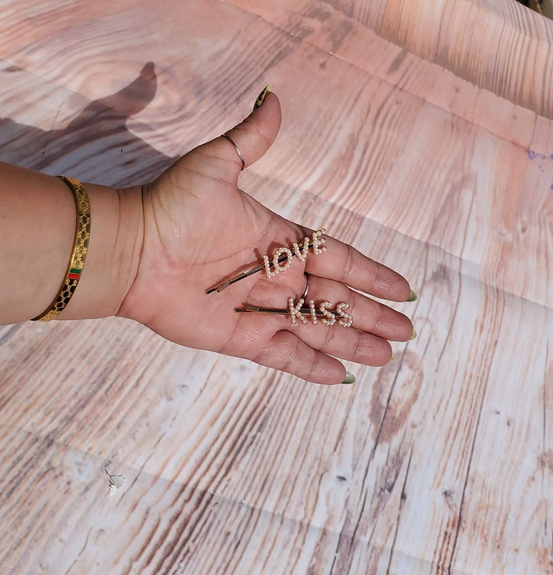 LOVE & KISS Pearl Hair Clip