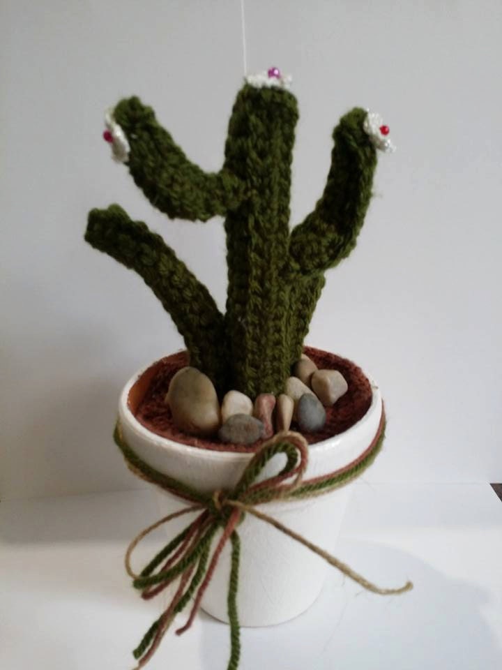 MEXBUDDIES Cactus with flower Hand knitted Green yarn cactus