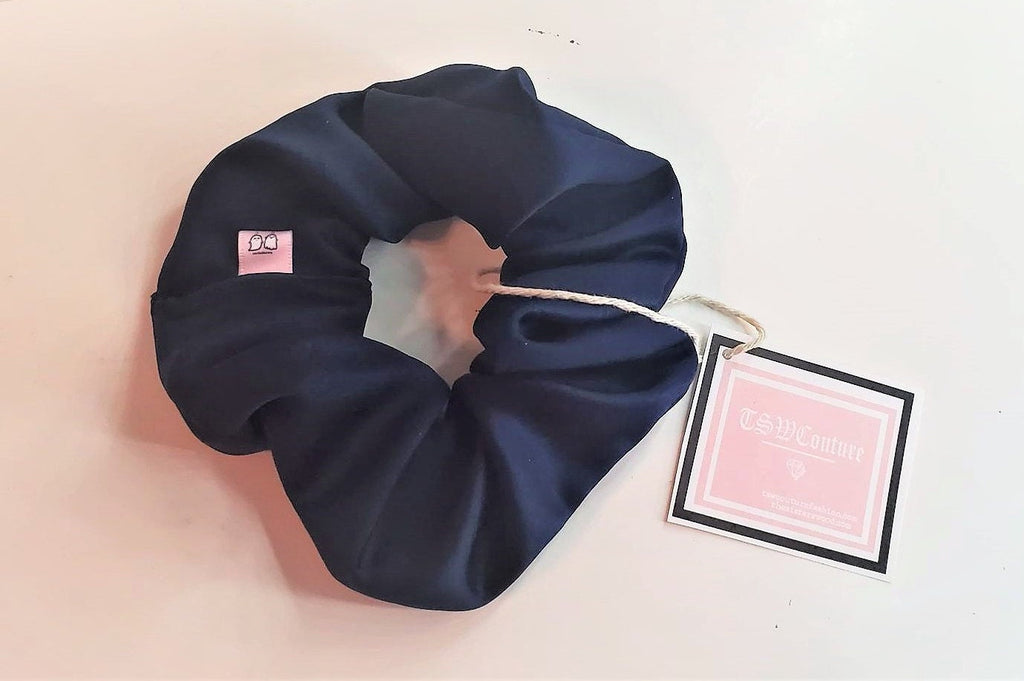 FEELING BLUE SCRUNCHY SHORT