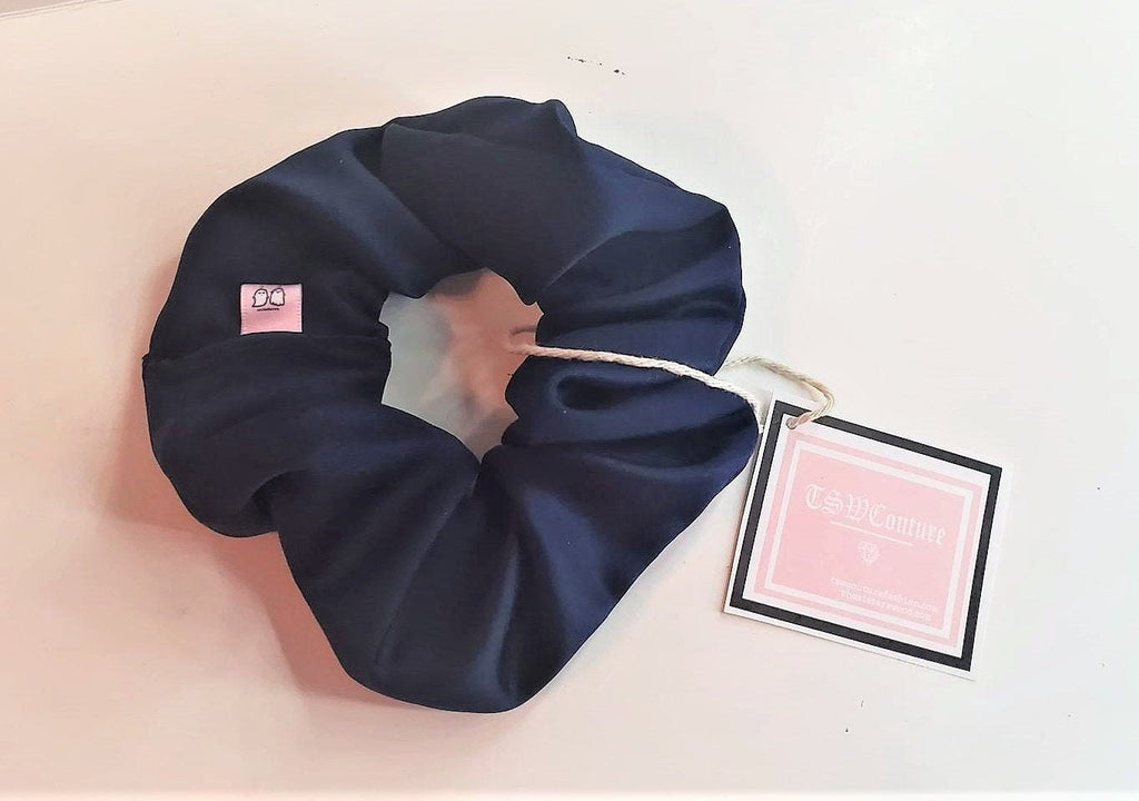 FEELING BLUE SCRUNCHY SHORT