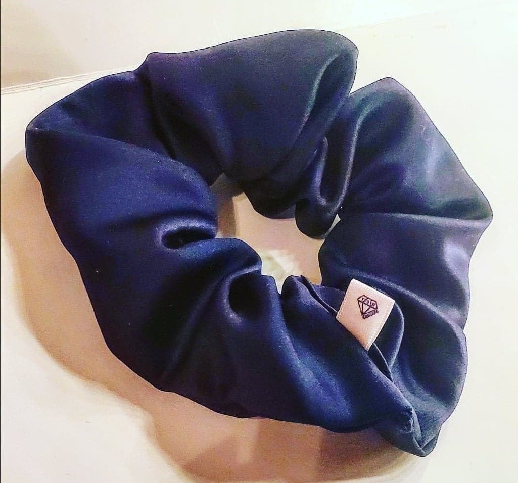 FEELING BLUE SCRUNCHY SHORT