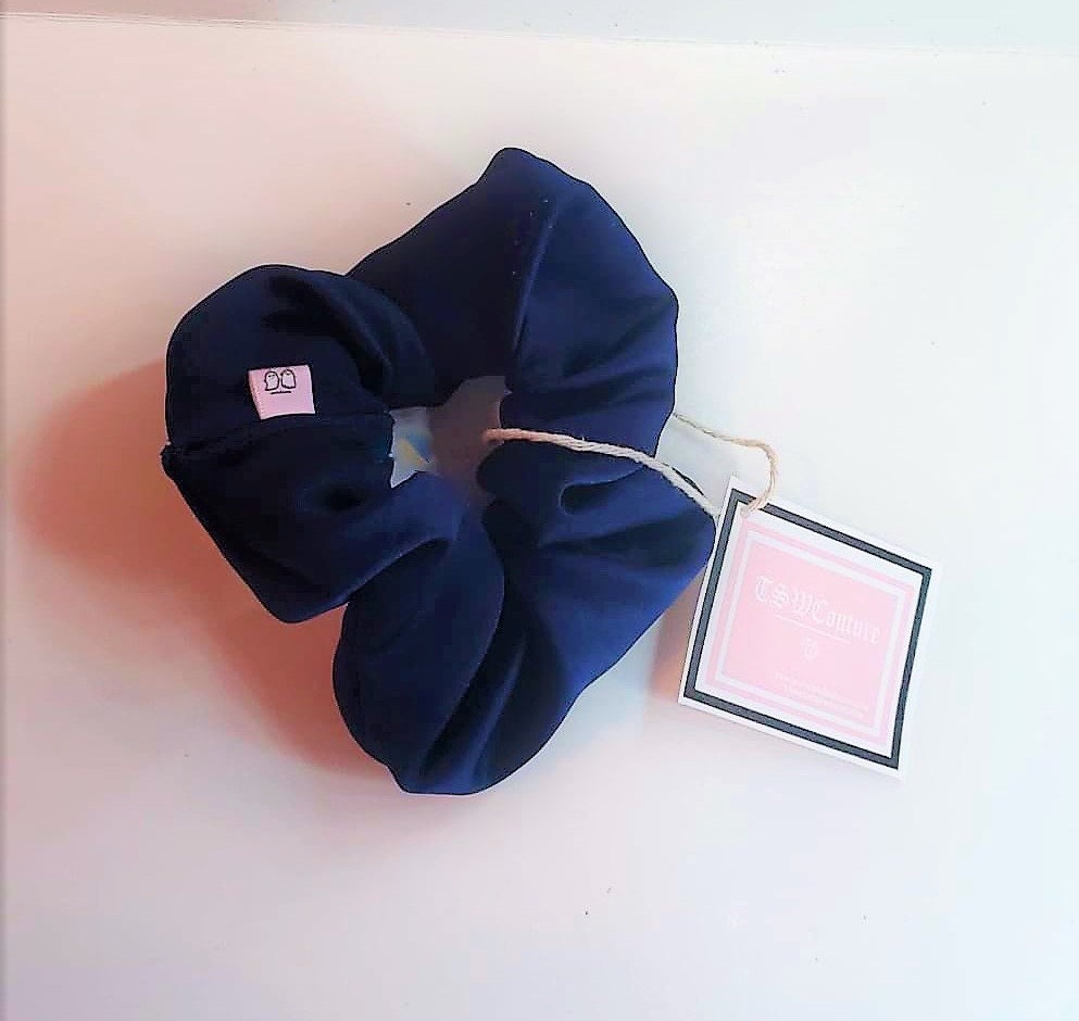 FEELING BLUE SCRUNCHY SHORT