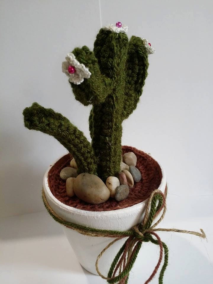 MEXBUDDIES Cactus with flower Hand knitted Green yarn cactus
